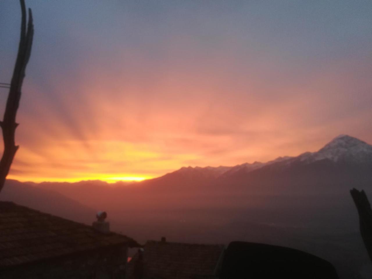 Appartamenti Montemezzo Le Case In Pietra Сорико Екстериор снимка